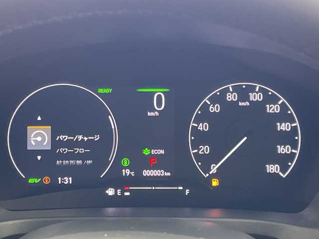 ホンダ ヴェゼル ハイブリッド e:HEV Z 岐阜県 2025(令7)年 0.1千km プラチナホワイトパール 純正OPディスプレイオーディオ(ホンダコネクト)/Bluetooth/USB/AppleCarPlay/AndroidAuto/フルセグテレビ/ハーフレザーシート/シートヒーター(D/N席)/ワイヤレス充電器/ＥＴＣ２．０/革巻きステアリング/ステアリングリモコン/ステアリングヒーター/パドルシフト/LEDヘッドライト/オートライト/パワーバックドア/電動パーキングブレーキ/左右独立エアコン/純正18インチアルミホイール/スマートキー/プッシュスタート/ホンダセンシング/衝突軽減ブレーキ（CMBS）/先行車発進お知らせ機能/歩行者事故低減ステアリング/路外逸脱抑制機能/標識認識機能/渋滞追従機能付アダプティブクルーズコントロール（ACC）/車線維持支援システム（LKAS）/トラフィックジャムアシスト（渋滞運転支援機能）/ブラインドスポットインフォメーション/誤発進抑制機能/後方誤発進抑制機能/近距離衝突軽減ブレーキ/急アクセル抑制機能/パーキングセンサーシステム/後退出庫サポート