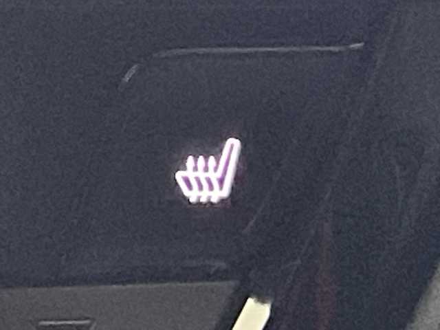 ホンダ ヴェゼル ハイブリッド e:HEV Z 岐阜県 2025(令7)年 0.1千km プラチナホワイトパール 純正OPディスプレイオーディオ(ホンダコネクト)/Bluetooth/USB/AppleCarPlay/AndroidAuto/フルセグテレビ/ハーフレザーシート/シートヒーター(D/N席)/ワイヤレス充電器/ＥＴＣ２．０/革巻きステアリング/ステアリングリモコン/ステアリングヒーター/パドルシフト/LEDヘッドライト/オートライト/パワーバックドア/電動パーキングブレーキ/左右独立エアコン/純正18インチアルミホイール/スマートキー/プッシュスタート/ホンダセンシング/衝突軽減ブレーキ（CMBS）/先行車発進お知らせ機能/歩行者事故低減ステアリング/路外逸脱抑制機能/標識認識機能/渋滞追従機能付アダプティブクルーズコントロール（ACC）/車線維持支援システム（LKAS）/トラフィックジャムアシスト（渋滞運転支援機能）/ブラインドスポットインフォメーション/誤発進抑制機能/後方誤発進抑制機能/近距離衝突軽減ブレーキ/急アクセル抑制機能/パーキングセンサーシステム/後退出庫サポート