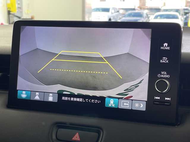 ホンダ ヴェゼル ハイブリッド e:HEV Z 岐阜県 2025(令7)年 0.1千km プラチナホワイトパール 純正OPディスプレイオーディオ(ホンダコネクト)/Bluetooth/USB/AppleCarPlay/AndroidAuto/フルセグテレビ/ハーフレザーシート/シートヒーター(D/N席)/ワイヤレス充電器/ＥＴＣ２．０/革巻きステアリング/ステアリングリモコン/ステアリングヒーター/パドルシフト/LEDヘッドライト/オートライト/パワーバックドア/電動パーキングブレーキ/左右独立エアコン/純正18インチアルミホイール/スマートキー/プッシュスタート/ホンダセンシング/衝突軽減ブレーキ（CMBS）/先行車発進お知らせ機能/歩行者事故低減ステアリング/路外逸脱抑制機能/標識認識機能/渋滞追従機能付アダプティブクルーズコントロール（ACC）/車線維持支援システム（LKAS）/トラフィックジャムアシスト（渋滞運転支援機能）/ブラインドスポットインフォメーション/誤発進抑制機能/後方誤発進抑制機能/近距離衝突軽減ブレーキ/急アクセル抑制機能/パーキングセンサーシステム/後退出庫サポート