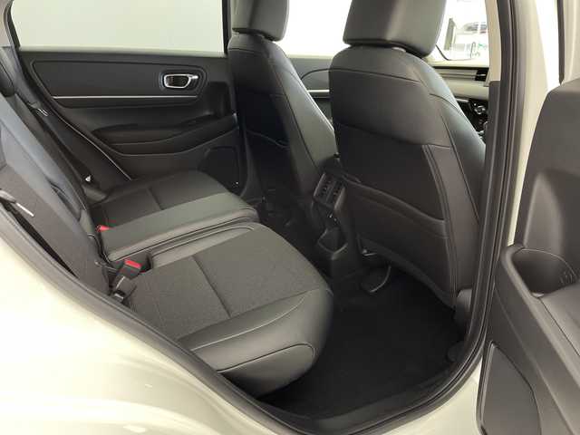 ホンダ ヴェゼル ハイブリッド e:HEV Z 岐阜県 2025(令7)年 0.1千km プラチナホワイトパール 純正OPディスプレイオーディオ(ホンダコネクト)/Bluetooth/USB/AppleCarPlay/AndroidAuto/フルセグテレビ/ハーフレザーシート/シートヒーター(D/N席)/ワイヤレス充電器/ＥＴＣ２．０/革巻きステアリング/ステアリングリモコン/ステアリングヒーター/パドルシフト/LEDヘッドライト/オートライト/パワーバックドア/電動パーキングブレーキ/左右独立エアコン/純正18インチアルミホイール/スマートキー/プッシュスタート/ホンダセンシング/衝突軽減ブレーキ（CMBS）/先行車発進お知らせ機能/歩行者事故低減ステアリング/路外逸脱抑制機能/標識認識機能/渋滞追従機能付アダプティブクルーズコントロール（ACC）/車線維持支援システム（LKAS）/トラフィックジャムアシスト（渋滞運転支援機能）/ブラインドスポットインフォメーション/誤発進抑制機能/後方誤発進抑制機能/近距離衝突軽減ブレーキ/急アクセル抑制機能/パーキングセンサーシステム/後退出庫サポート