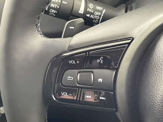 ホンダ ヴェゼル ハイブリッド e:HEV Z 岐阜県 2025(令7)年 0.1千km プラチナホワイトパール 純正OPディスプレイオーディオ(ホンダコネクト)/Bluetooth/USB/AppleCarPlay/AndroidAuto/フルセグテレビ/ハーフレザーシート/シートヒーター(D/N席)/ワイヤレス充電器/ＥＴＣ２．０/革巻きステアリング/ステアリングリモコン/ステアリングヒーター/パドルシフト/LEDヘッドライト/オートライト/パワーバックドア/電動パーキングブレーキ/左右独立エアコン/純正18インチアルミホイール/スマートキー/プッシュスタート/ホンダセンシング/衝突軽減ブレーキ（CMBS）/先行車発進お知らせ機能/歩行者事故低減ステアリング/路外逸脱抑制機能/標識認識機能/渋滞追従機能付アダプティブクルーズコントロール（ACC）/車線維持支援システム（LKAS）/トラフィックジャムアシスト（渋滞運転支援機能）/ブラインドスポットインフォメーション/誤発進抑制機能/後方誤発進抑制機能/近距離衝突軽減ブレーキ/急アクセル抑制機能/パーキングセンサーシステム/後退出庫サポート