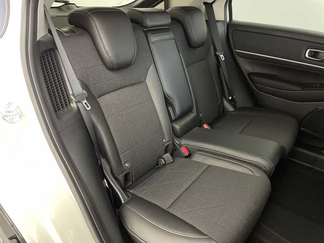 ホンダ ヴェゼル ハイブリッド e:HEV Z 岐阜県 2025(令7)年 0.1千km プラチナホワイトパール 純正OPディスプレイオーディオ(ホンダコネクト)/Bluetooth/USB/AppleCarPlay/AndroidAuto/フルセグテレビ/ハーフレザーシート/シートヒーター(D/N席)/ワイヤレス充電器/ＥＴＣ２．０/革巻きステアリング/ステアリングリモコン/ステアリングヒーター/パドルシフト/LEDヘッドライト/オートライト/パワーバックドア/電動パーキングブレーキ/左右独立エアコン/純正18インチアルミホイール/スマートキー/プッシュスタート/ホンダセンシング/衝突軽減ブレーキ（CMBS）/先行車発進お知らせ機能/歩行者事故低減ステアリング/路外逸脱抑制機能/標識認識機能/渋滞追従機能付アダプティブクルーズコントロール（ACC）/車線維持支援システム（LKAS）/トラフィックジャムアシスト（渋滞運転支援機能）/ブラインドスポットインフォメーション/誤発進抑制機能/後方誤発進抑制機能/近距離衝突軽減ブレーキ/急アクセル抑制機能/パーキングセンサーシステム/後退出庫サポート