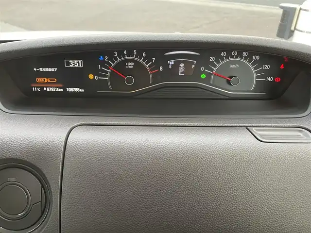 ホンダ Ｎ ＢＯＸ 岩手県 2018(平30)年 10.9万km プラチナホワイトパール (株)IDOMが運営する【じしゃロン盛岡店】の自社ローン専用車両になりますこちらは現金またはオートローンご利用時の価格です。自社ローンご希望の方は別途その旨お申付け下さい/ホンダセンシング/レーダークルーズコントロール/レーンキープアシスト/社外ナビ/CD/DVD/フルセグ/Bluetooth/SD/プッシュスタート/スマートキー/スペアキー/LEDヘッドライト/オートライト/ステアリングスイッチ/シートヒーター/バックカメラ/ETC