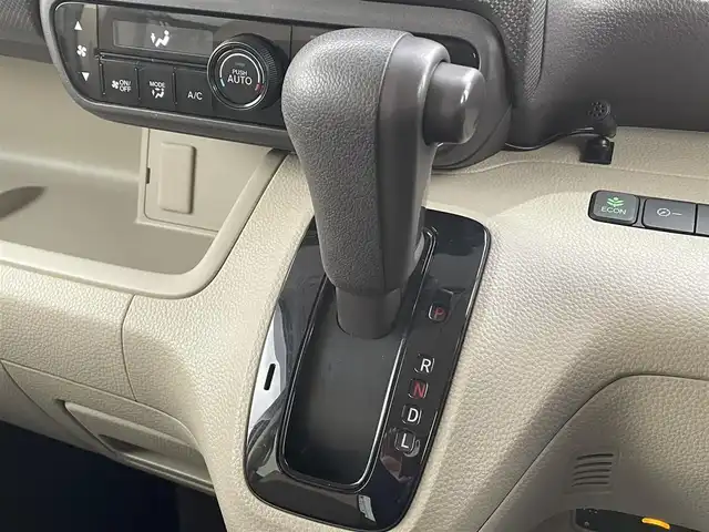 ホンダ Ｎ ＢＯＸ 岩手県 2018(平30)年 10.9万km プラチナホワイトパール (株)IDOMが運営する【じしゃロン盛岡店】の自社ローン専用車両になりますこちらは現金またはオートローンご利用時の価格です。自社ローンご希望の方は別途その旨お申付け下さい/ホンダセンシング/レーダークルーズコントロール/レーンキープアシスト/社外ナビ/CD/DVD/フルセグ/Bluetooth/SD/プッシュスタート/スマートキー/スペアキー/LEDヘッドライト/オートライト/ステアリングスイッチ/シートヒーター/バックカメラ/ETC