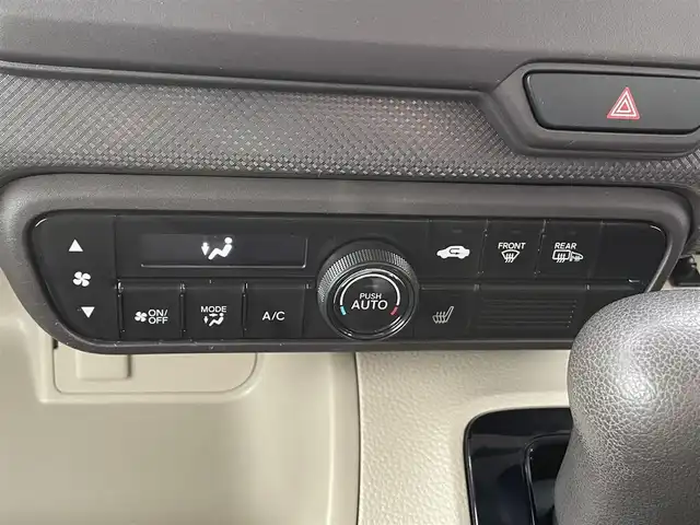 ホンダ Ｎ ＢＯＸ 岩手県 2018(平30)年 10.9万km プラチナホワイトパール (株)IDOMが運営する【じしゃロン盛岡店】の自社ローン専用車両になりますこちらは現金またはオートローンご利用時の価格です。自社ローンご希望の方は別途その旨お申付け下さい/ホンダセンシング/レーダークルーズコントロール/レーンキープアシスト/社外ナビ/CD/DVD/フルセグ/Bluetooth/SD/プッシュスタート/スマートキー/スペアキー/LEDヘッドライト/オートライト/ステアリングスイッチ/シートヒーター/バックカメラ/ETC