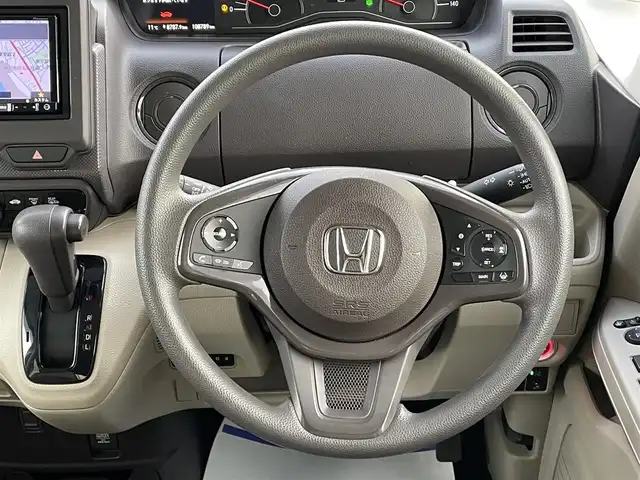 ホンダ Ｎ ＢＯＸ 岩手県 2018(平30)年 10.9万km プラチナホワイトパール (株)IDOMが運営する【じしゃロン盛岡店】の自社ローン専用車両になりますこちらは現金またはオートローンご利用時の価格です。自社ローンご希望の方は別途その旨お申付け下さい/ホンダセンシング/レーダークルーズコントロール/レーンキープアシスト/社外ナビ/CD/DVD/フルセグ/Bluetooth/SD/プッシュスタート/スマートキー/スペアキー/LEDヘッドライト/オートライト/ステアリングスイッチ/シートヒーター/バックカメラ/ETC