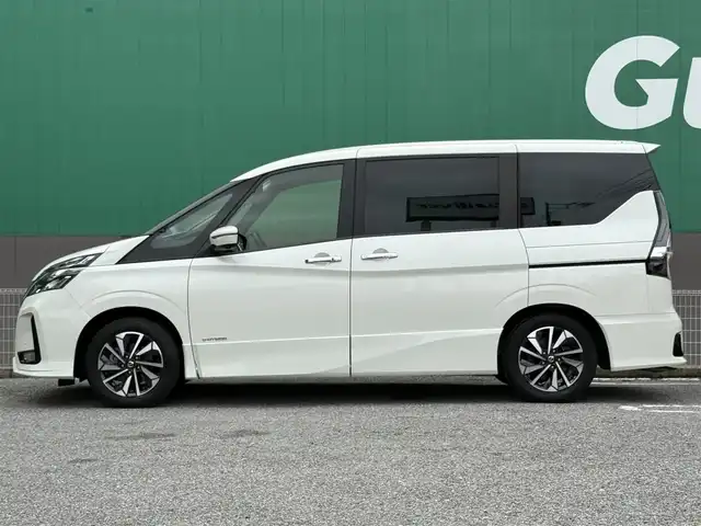 日産 セレナ ハイウェイスター V 千葉県 2021(令3)年 2.9万km ブリリアントホワイトパール 純正SDナビ（AM/FM/CD/DVD/Bluetooth）/フルセグTV/フリップダウンモニター/両側パワースライドドア/クルーズコントロール/社外カメラ（バック/フロント/サイド/全方位）/プロパイロット/横滑り防止/レーンキープアシスト/エマージェンシーブレーキ/インテリジェントルームミラー/パーソナルテーブル/純正アルミホイール/スマートキー