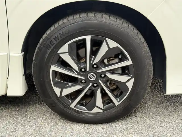 日産 セレナ ハイウェイスター V 千葉県 2021(令3)年 2.9万km ブリリアントホワイトパール 純正SDナビ（AM/FM/CD/DVD/Bluetooth）/フルセグTV/フリップダウンモニター/両側パワースライドドア/クルーズコントロール/社外カメラ（バック/フロント/サイド/全方位）/プロパイロット/横滑り防止/レーンキープアシスト/エマージェンシーブレーキ/インテリジェントルームミラー/パーソナルテーブル/純正アルミホイール/スマートキー