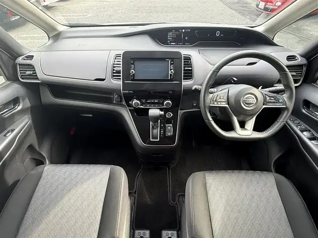 日産 セレナ ハイウェイスター V 千葉県 2021(令3)年 2.9万km ブリリアントホワイトパール 純正SDナビ（AM/FM/CD/DVD/Bluetooth）/フルセグTV/フリップダウンモニター/両側パワースライドドア/クルーズコントロール/社外カメラ（バック/フロント/サイド/全方位）/プロパイロット/横滑り防止/レーンキープアシスト/エマージェンシーブレーキ/インテリジェントルームミラー/パーソナルテーブル/純正アルミホイール/スマートキー