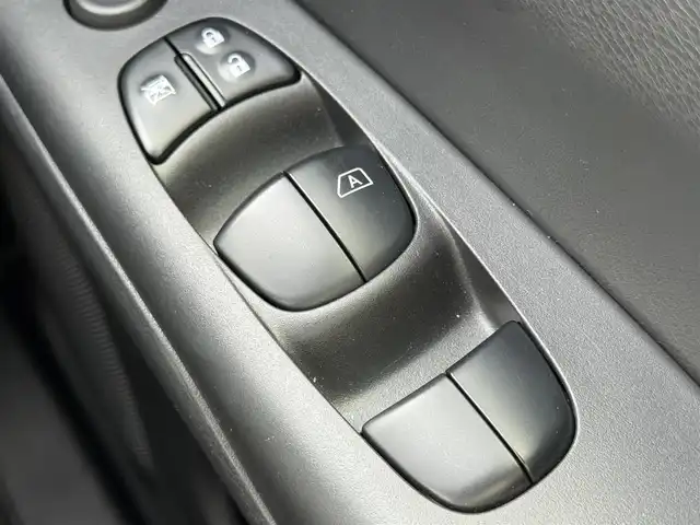 日産 セレナ ハイウェイスター V 千葉県 2021(令3)年 2.9万km ブリリアントホワイトパール 純正SDナビ（AM/FM/CD/DVD/Bluetooth）/フルセグTV/フリップダウンモニター/両側パワースライドドア/クルーズコントロール/社外カメラ（バック/フロント/サイド/全方位）/プロパイロット/横滑り防止/レーンキープアシスト/エマージェンシーブレーキ/インテリジェントルームミラー/パーソナルテーブル/純正アルミホイール/スマートキー