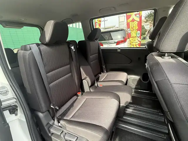 日産 セレナ ハイウェイスター V 千葉県 2021(令3)年 2.9万km ブリリアントホワイトパール 純正SDナビ（AM/FM/CD/DVD/Bluetooth）/フルセグTV/フリップダウンモニター/両側パワースライドドア/クルーズコントロール/社外カメラ（バック/フロント/サイド/全方位）/プロパイロット/横滑り防止/レーンキープアシスト/エマージェンシーブレーキ/インテリジェントルームミラー/パーソナルテーブル/純正アルミホイール/スマートキー