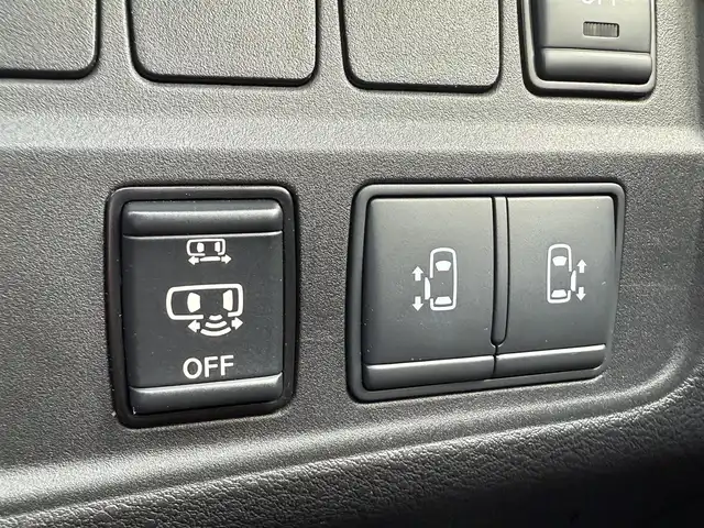 日産 セレナ ハイウェイスター V 千葉県 2021(令3)年 2.9万km ブリリアントホワイトパール 純正SDナビ（AM/FM/CD/DVD/Bluetooth）/フルセグTV/フリップダウンモニター/両側パワースライドドア/クルーズコントロール/社外カメラ（バック/フロント/サイド/全方位）/プロパイロット/横滑り防止/レーンキープアシスト/エマージェンシーブレーキ/インテリジェントルームミラー/パーソナルテーブル/純正アルミホイール/スマートキー