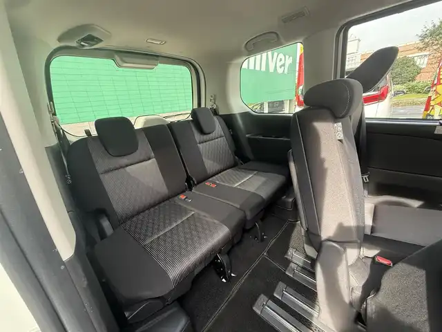 日産 セレナ ハイウェイスター V 千葉県 2021(令3)年 2.9万km ブリリアントホワイトパール 純正SDナビ（AM/FM/CD/DVD/Bluetooth）/フルセグTV/フリップダウンモニター/両側パワースライドドア/クルーズコントロール/社外カメラ（バック/フロント/サイド/全方位）/プロパイロット/横滑り防止/レーンキープアシスト/エマージェンシーブレーキ/インテリジェントルームミラー/パーソナルテーブル/純正アルミホイール/スマートキー