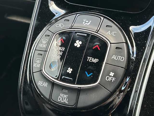 トヨタ ノア Si ダブルバイビー 栃木県 2018(平30)年 6.7万km ブラック トヨタセーフティセンス/純正10インチメモリナビ/フルセグTV/DVD/Bluetooth/フリップダウンモニター/バックカメラ/ビルトインETC2.0/両側パワースライドドア/レーダークルーズコントロール/ハーフレザーシート/LEDヘッドライト/フォグランプ/オートハイビーム/アイドリングストップ/2列目サンシェード/シートバックテーブル/スマートキー