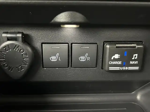 ダイハツ ロッキー G 熊本県 2020(令2)年 4.4万km レーザーブルークリスタルシャイン 純正ナビNSZN-W71D（ＣＤ・ＤＶＤ・フルセグ・ＢＴ・ＵＳＢ）/バックカメラ　/純正前方ドライブレコーダー　/ＥＴＣ　/レーダークルーズコントロール　/前席シートヒーター　/前後クリアランスソナー　/スマートアシスト/・衝突軽減ブレーキ/・レーンキープアシスト/・先行車発進お知らせ機能/・標識認識機能/・アダブティブクルーズコントロール/・前後踏み間違い防止システム/・オートハイビーム/横滑り防止/アイドリングストップ/ステアリングリモコン/純正17インチAW/オートライト/LEDヘッドライト/フォグランプ/スマートキー/プッシュスタート/スペアキー1本/取扱説明書