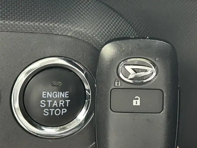 ダイハツ ロッキー G 熊本県 2020(令2)年 4.4万km レーザーブルークリスタルシャイン 純正ナビNSZN-W71D（ＣＤ・ＤＶＤ・フルセグ・ＢＴ・ＵＳＢ）/バックカメラ　/純正前方ドライブレコーダー　/ＥＴＣ　/レーダークルーズコントロール　/前席シートヒーター　/前後クリアランスソナー　/スマートアシスト/・衝突軽減ブレーキ/・レーンキープアシスト/・先行車発進お知らせ機能/・標識認識機能/・アダブティブクルーズコントロール/・前後踏み間違い防止システム/・オートハイビーム/横滑り防止/アイドリングストップ/ステアリングリモコン/純正17インチAW/オートライト/LEDヘッドライト/フォグランプ/スマートキー/プッシュスタート/スペアキー1本/取扱説明書