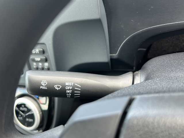 トヨタ アクア L 岐阜県 2018(平30)年 3.4万km スーパーホワイトⅡ 登録時走行距離33711km/純正ナビ/ワンセグテレビ/Ｂｌｕｅ　ｔｏｏｔｈ・ＣＤ・ＡＵＸ/ビルトインＥＴＣ/横滑り防止装置/盗難防止装置/ＳＲＳエアバッグシステム/リモコンキー/スペアキー１本/オートエアコン/取扱説明書/禁煙車