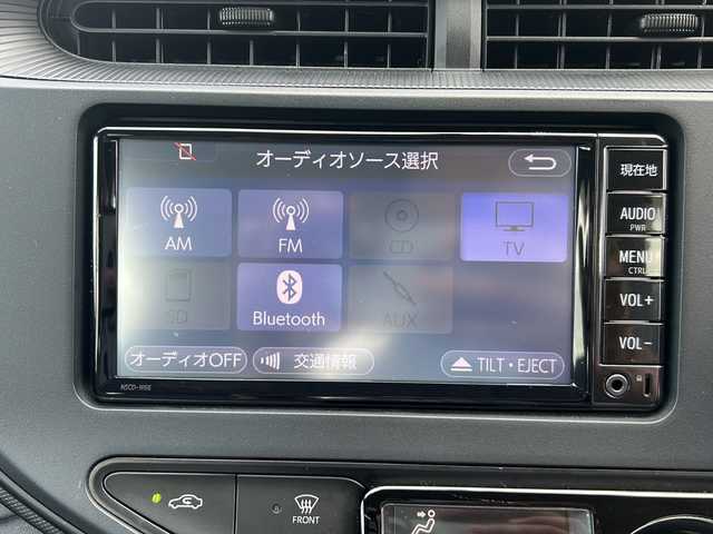 トヨタ アクア L 岐阜県 2018(平30)年 3.4万km スーパーホワイトⅡ 登録時走行距離33711km/純正ナビ/ワンセグテレビ/Ｂｌｕｅ　ｔｏｏｔｈ・ＣＤ・ＡＵＸ/ビルトインＥＴＣ/横滑り防止装置/盗難防止装置/ＳＲＳエアバッグシステム/リモコンキー/スペアキー１本/オートエアコン/取扱説明書/禁煙車
