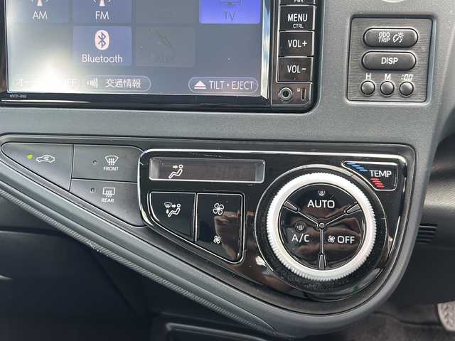 トヨタ アクア L 岐阜県 2018(平30)年 3.4万km スーパーホワイトⅡ 登録時走行距離33711km/純正ナビ/ワンセグテレビ/Ｂｌｕｅ　ｔｏｏｔｈ・ＣＤ・ＡＵＸ/ビルトインＥＴＣ/横滑り防止装置/盗難防止装置/ＳＲＳエアバッグシステム/リモコンキー/スペアキー１本/オートエアコン/取扱説明書/禁煙車