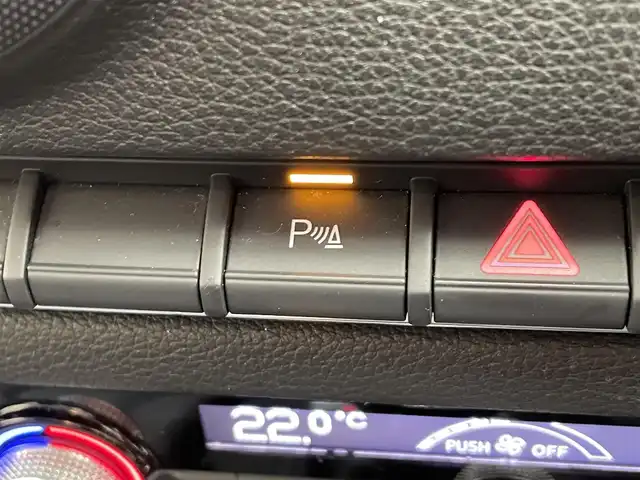 アウディ Ａ３ セダン 1．8 TFSI クワトロ 岩手県 2014(平26)年 14.7万km 黒 ４WD/ターボ/パドルシフト/衝突被害軽減システム/アダプティブクルーズコントロール/コーナーセンサー/横滑り防止装置/アイドリングストップ/純正ナビ/フルセグTV/ETC2.0/オートライト/HIDヘッドライト/フォグライト/１７インチアルミホイール