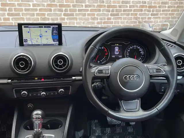 アウディ Ａ３ セダン 1．8 TFSI クワトロ 岩手県 2014(平26)年 14.7万km 黒 ４WD/ターボ/パドルシフト/衝突被害軽減システム/アダプティブクルーズコントロール/コーナーセンサー/横滑り防止装置/アイドリングストップ/純正ナビ/フルセグTV/ETC2.0/オートライト/HIDヘッドライト/フォグライト/１７インチアルミホイール