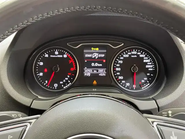 アウディ Ａ３ セダン 1．8 TFSI クワトロ 岩手県 2014(平26)年 14.7万km 黒 ４WD/ターボ/パドルシフト/衝突被害軽減システム/アダプティブクルーズコントロール/コーナーセンサー/横滑り防止装置/アイドリングストップ/純正ナビ/フルセグTV/ETC2.0/オートライト/HIDヘッドライト/フォグライト/１７インチアルミホイール