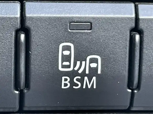 レクサス ＮＸ 300h Fスポーツ 岡山県 2018(平30)年 9.1万km グラファイトブラックガラスフレーク 登録時走行距離90572km/サンルーフ/純正10.3インチナビ/バックモニター/フルセグTV/Bluetooth/CD/レクサスセーフティシステム＋/・プリクラッシュセーフティ/・レーントレーシングアシスト/・オートマチックハイビーム/・アダプティブハイビームシステム/・レーダークルーズコントロール/・ロードサインアシスト/・先行者発進告知機能/ブラインドスポットモニター/ブレーキホールド/クリアランスソナー/パドルシフト/MTモード付きAT/ステアリングヒーター/本革レザーシート/シートメモリー/エアーシート/シートヒーター/前関パワーシート/ドライブレコーダー/純正ビルトインETC2.0/アルミホイール/純正フロアマット/LEDヘッドライト