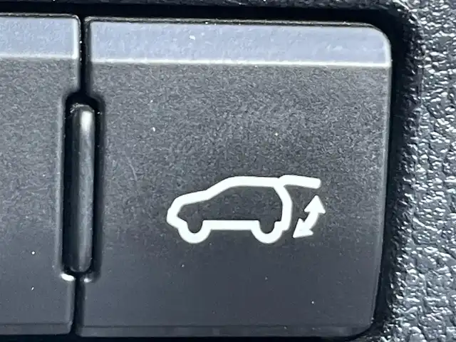 レクサス ＮＸ 300h Fスポーツ 岡山県 2018(平30)年 9.1万km グラファイトブラックガラスフレーク 登録時走行距離90572km/サンルーフ/純正10.3インチナビ/バックモニター/フルセグTV/Bluetooth/CD/レクサスセーフティシステム＋/・プリクラッシュセーフティ/・レーントレーシングアシスト/・オートマチックハイビーム/・アダプティブハイビームシステム/・レーダークルーズコントロール/・ロードサインアシスト/・先行者発進告知機能/ブラインドスポットモニター/ブレーキホールド/クリアランスソナー/パドルシフト/MTモード付きAT/ステアリングヒーター/本革レザーシート/シートメモリー/エアーシート/シートヒーター/前関パワーシート/ドライブレコーダー/純正ビルトインETC2.0/アルミホイール/純正フロアマット/LEDヘッドライト