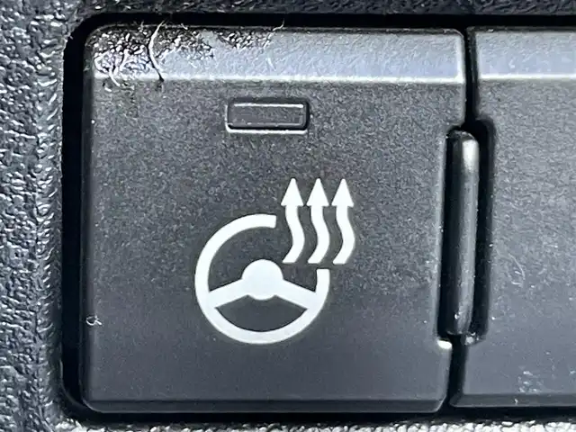 レクサス ＮＸ 300h Fスポーツ 岡山県 2018(平30)年 9.1万km グラファイトブラックガラスフレーク 登録時走行距離90572km/サンルーフ/純正10.3インチナビ/バックモニター/フルセグTV/Bluetooth/CD/レクサスセーフティシステム＋/・プリクラッシュセーフティ/・レーントレーシングアシスト/・オートマチックハイビーム/・アダプティブハイビームシステム/・レーダークルーズコントロール/・ロードサインアシスト/・先行者発進告知機能/ブラインドスポットモニター/ブレーキホールド/クリアランスソナー/パドルシフト/MTモード付きAT/ステアリングヒーター/本革レザーシート/シートメモリー/エアーシート/シートヒーター/前関パワーシート/ドライブレコーダー/純正ビルトインETC2.0/アルミホイール/純正フロアマット/LEDヘッドライト