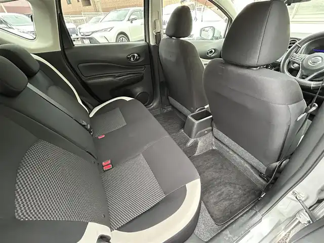 日産 ノート e－パワー X 福岡県 2018(平30)年 7.1万km ブリリアントシルバー ワンオーナー/純正メモリナビ【MM318D-W】/(AM/FM/CD/DVD/Bluetooth/ワンセグTV)/バックカメラ/インテリジェントエマージェンシーブレーキ/踏み間違い衝突防止アシスト/車線逸脱警報/車両接近通報装置/オートライト/アイドリングストップ/純正15インチアルミホイール/ドアバイザー/純正前方ドライブレコーダー【DJ4-D】/ETC/ドライブモードスイッチ/純正フロアマット/スペアキー×1/ISOFIX/保証書/取扱説明書/ナビ取扱説明書