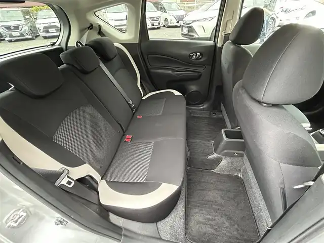 日産 ノート e－パワー X 福岡県 2018(平30)年 7.1万km ブリリアントシルバー ワンオーナー/純正メモリナビ【MM318D-W】/(AM/FM/CD/DVD/Bluetooth/ワンセグTV)/バックカメラ/インテリジェントエマージェンシーブレーキ/踏み間違い衝突防止アシスト/車線逸脱警報/車両接近通報装置/オートライト/アイドリングストップ/純正15インチアルミホイール/ドアバイザー/純正前方ドライブレコーダー【DJ4-D】/ETC/ドライブモードスイッチ/純正フロアマット/スペアキー×1/ISOFIX/保証書/取扱説明書/ナビ取扱説明書