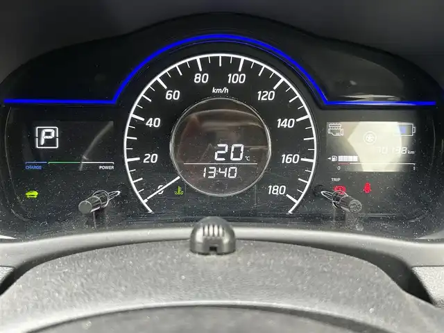 日産 ノート e－パワー X 福岡県 2018(平30)年 7.1万km ブリリアントシルバー ワンオーナー/純正メモリナビ【MM318D-W】/(AM/FM/CD/DVD/Bluetooth/ワンセグTV)/バックカメラ/インテリジェントエマージェンシーブレーキ/踏み間違い衝突防止アシスト/車線逸脱警報/車両接近通報装置/オートライト/アイドリングストップ/純正15インチアルミホイール/ドアバイザー/純正前方ドライブレコーダー【DJ4-D】/ETC/ドライブモードスイッチ/純正フロアマット/スペアキー×1/ISOFIX/保証書/取扱説明書/ナビ取扱説明書