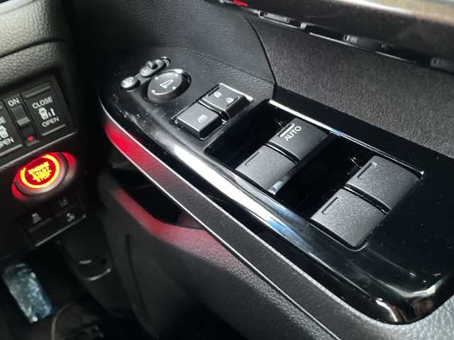 ホンダ Ｎ ＢＯＸ カスタム G L ホンダセンシング 道東・釧路十勝 2019(令1)年 5.9万km クリスタルブラックパール 4WD/純正SDナビ/・フルセグ/CD/DVD/BT/ラジオ/バックカメラ/ホンダセンシング/レーダークルーズコントロール/レーンキープアシスト/オートマチックハイビーム/フロントシートヒーター/ミラーヒーター/純正エンジンスターター/LEDヘッドライト/LEDフォグランプ/ステアリングスイッチ/プッシュスタート/スマートキー/ビルトインETC/フロアマット/ドアバイザー