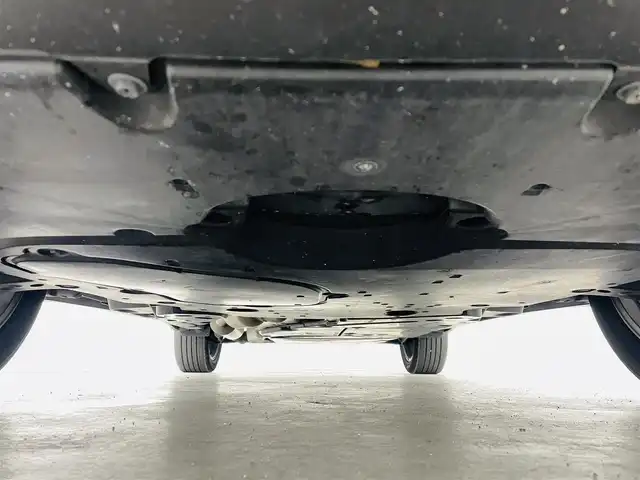 トヨタ ハリアー ハイブリッド Z レザーパッケージ 福島県 2021(令3)年 6.8万km ホワイトパールクリスタルシャイン トヨタセーフティーセンス/・衝突軽減ブレーキ/・レーンディパーチャーアラート/・レーントレーシングアシスト/・レーダークルーズコントロール/・リアクロストラフィックアラート/・道路標識認識/・発進遅れ告知機能/・クリアランスソナー/・アダプティブハイビームシステム/ＪＢＬプレミアムサウンド/ワンオーナー/純正１２．３型ディスプレイオーディオ/・フルセグTV/・ビルトインETC2.0/・全方位カメラ/・AM、FM/・Bluetooth/・USB/・AUX/・Miracast/ヘッドアップディスプレイ/ブラインドスポットモニター/デジタルインナーミラー（ドラレコ付き）/前後ドライブレコーダー/パワーバックドア/AC100V/LEDヘッドライト/・フォグランプ/・オートライト/レザーシート/・エアシート/・シートヒーター/・ハンドルヒーター/純正ホイール/純正フロアマット/ドアバイザー/スマートキー/・プッシュスタート/・スペアキー