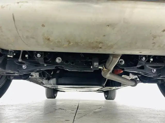 トヨタ ハリアー ハイブリッド Z レザーパッケージ 福島県 2021(令3)年 6.8万km ホワイトパールクリスタルシャイン トヨタセーフティーセンス/・衝突軽減ブレーキ/・レーンディパーチャーアラート/・レーントレーシングアシスト/・レーダークルーズコントロール/・リアクロストラフィックアラート/・道路標識認識/・発進遅れ告知機能/・クリアランスソナー/・アダプティブハイビームシステム/ＪＢＬプレミアムサウンド/ワンオーナー/純正１２．３型ディスプレイオーディオ/・フルセグTV/・ビルトインETC2.0/・全方位カメラ/・AM、FM/・Bluetooth/・USB/・AUX/・Miracast/ヘッドアップディスプレイ/ブラインドスポットモニター/デジタルインナーミラー（ドラレコ付き）/前後ドライブレコーダー/パワーバックドア/AC100V/LEDヘッドライト/・フォグランプ/・オートライト/レザーシート/・エアシート/・シートヒーター/・ハンドルヒーター/純正ホイール/純正フロアマット/ドアバイザー/スマートキー/・プッシュスタート/・スペアキー