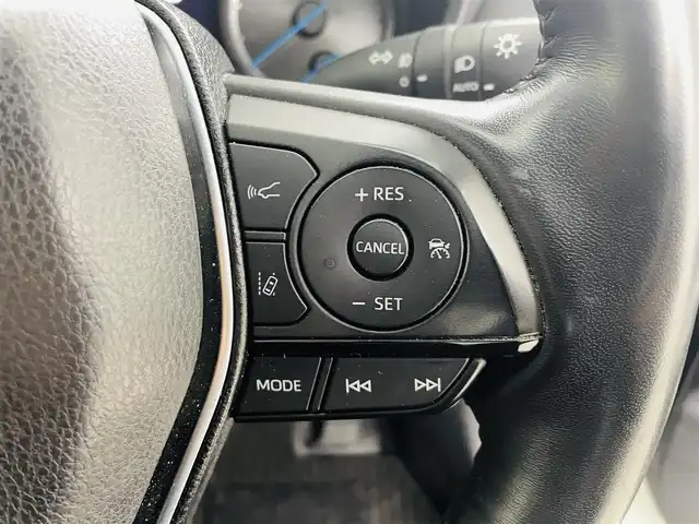 トヨタ ハリアー ハイブリッド Z レザーパッケージ 福島県 2021(令3)年 6.8万km ホワイトパールクリスタルシャイン トヨタセーフティーセンス/・衝突軽減ブレーキ/・レーンディパーチャーアラート/・レーントレーシングアシスト/・レーダークルーズコントロール/・リアクロストラフィックアラート/・道路標識認識/・発進遅れ告知機能/・クリアランスソナー/・アダプティブハイビームシステム/ＪＢＬプレミアムサウンド/ワンオーナー/純正１２．３型ディスプレイオーディオ/・フルセグTV/・ビルトインETC2.0/・全方位カメラ/・AM、FM/・Bluetooth/・USB/・AUX/・Miracast/ヘッドアップディスプレイ/ブラインドスポットモニター/デジタルインナーミラー（ドラレコ付き）/前後ドライブレコーダー/パワーバックドア/AC100V/LEDヘッドライト/・フォグランプ/・オートライト/レザーシート/・エアシート/・シートヒーター/・ハンドルヒーター/純正ホイール/純正フロアマット/ドアバイザー/スマートキー/・プッシュスタート/・スペアキー