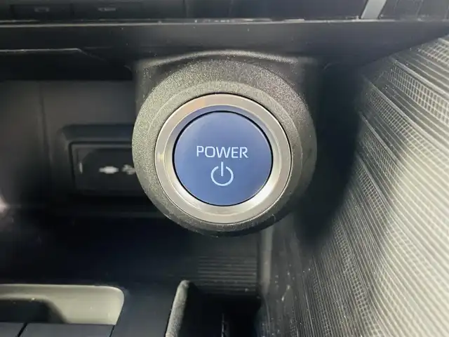 トヨタ ハリアー ハイブリッド Z レザーパッケージ 福島県 2021(令3)年 6.8万km ホワイトパールクリスタルシャイン トヨタセーフティーセンス/・衝突軽減ブレーキ/・レーンディパーチャーアラート/・レーントレーシングアシスト/・レーダークルーズコントロール/・リアクロストラフィックアラート/・道路標識認識/・発進遅れ告知機能/・クリアランスソナー/・アダプティブハイビームシステム/ＪＢＬプレミアムサウンド/ワンオーナー/純正１２．３型ディスプレイオーディオ/・フルセグTV/・ビルトインETC2.0/・全方位カメラ/・AM、FM/・Bluetooth/・USB/・AUX/・Miracast/ヘッドアップディスプレイ/ブラインドスポットモニター/デジタルインナーミラー（ドラレコ付き）/前後ドライブレコーダー/パワーバックドア/AC100V/LEDヘッドライト/・フォグランプ/・オートライト/レザーシート/・エアシート/・シートヒーター/・ハンドルヒーター/純正ホイール/純正フロアマット/ドアバイザー/スマートキー/・プッシュスタート/・スペアキー