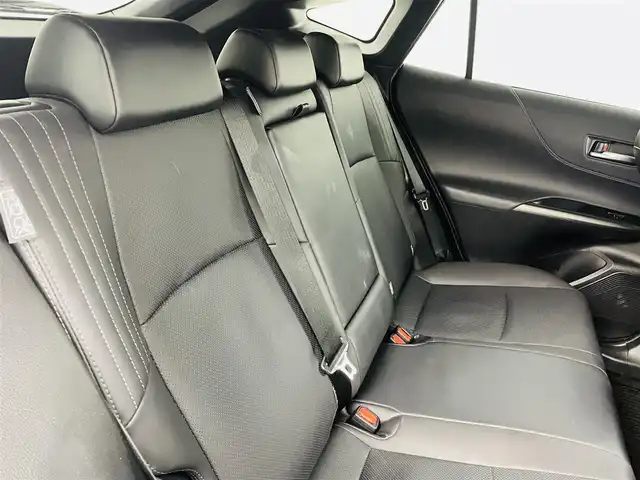 トヨタ ハリアー ハイブリッド Z レザーパッケージ 福島県 2021(令3)年 6.8万km ホワイトパールクリスタルシャイン トヨタセーフティーセンス/・衝突軽減ブレーキ/・レーンディパーチャーアラート/・レーントレーシングアシスト/・レーダークルーズコントロール/・リアクロストラフィックアラート/・道路標識認識/・発進遅れ告知機能/・クリアランスソナー/・アダプティブハイビームシステム/ＪＢＬプレミアムサウンド/ワンオーナー/純正１２．３型ディスプレイオーディオ/・フルセグTV/・ビルトインETC2.0/・全方位カメラ/・AM、FM/・Bluetooth/・USB/・AUX/・Miracast/ヘッドアップディスプレイ/ブラインドスポットモニター/デジタルインナーミラー（ドラレコ付き）/前後ドライブレコーダー/パワーバックドア/AC100V/LEDヘッドライト/・フォグランプ/・オートライト/レザーシート/・エアシート/・シートヒーター/・ハンドルヒーター/純正ホイール/純正フロアマット/ドアバイザー/スマートキー/・プッシュスタート/・スペアキー