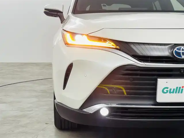 トヨタ ハリアー ハイブリッド Z レザーパッケージ 福島県 2021(令3)年 6.8万km ホワイトパールクリスタルシャイン トヨタセーフティーセンス/・衝突軽減ブレーキ/・レーンディパーチャーアラート/・レーントレーシングアシスト/・レーダークルーズコントロール/・リアクロストラフィックアラート/・道路標識認識/・発進遅れ告知機能/・クリアランスソナー/・アダプティブハイビームシステム/ＪＢＬプレミアムサウンド/ワンオーナー/純正１２．３型ディスプレイオーディオ/・フルセグTV/・ビルトインETC2.0/・全方位カメラ/・AM、FM/・Bluetooth/・USB/・AUX/・Miracast/ヘッドアップディスプレイ/ブラインドスポットモニター/デジタルインナーミラー（ドラレコ付き）/前後ドライブレコーダー/パワーバックドア/AC100V/LEDヘッドライト/・フォグランプ/・オートライト/レザーシート/・エアシート/・シートヒーター/・ハンドルヒーター/純正ホイール/純正フロアマット/ドアバイザー/スマートキー/・プッシュスタート/・スペアキー