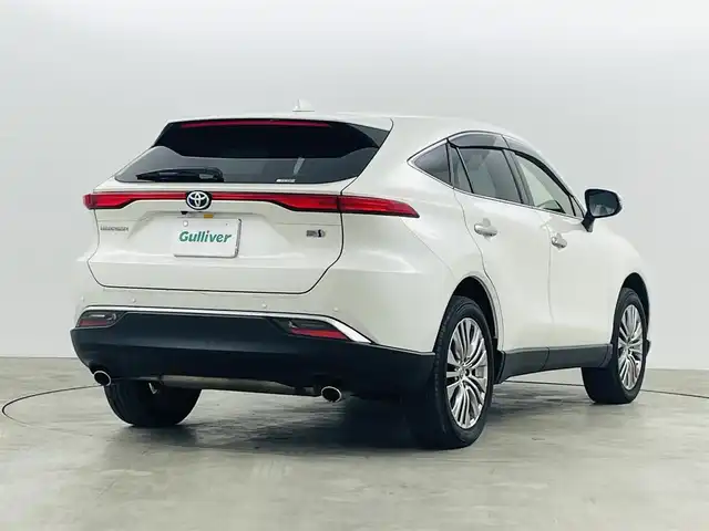 トヨタ ハリアー ハイブリッド Z レザーパッケージ 福島県 2021(令3)年 6.8万km ホワイトパールクリスタルシャイン トヨタセーフティーセンス/・衝突軽減ブレーキ/・レーンディパーチャーアラート/・レーントレーシングアシスト/・レーダークルーズコントロール/・リアクロストラフィックアラート/・道路標識認識/・発進遅れ告知機能/・クリアランスソナー/・アダプティブハイビームシステム/ＪＢＬプレミアムサウンド/ワンオーナー/純正１２．３型ディスプレイオーディオ/・フルセグTV/・ビルトインETC2.0/・全方位カメラ/・AM、FM/・Bluetooth/・USB/・AUX/・Miracast/ヘッドアップディスプレイ/ブラインドスポットモニター/デジタルインナーミラー（ドラレコ付き）/前後ドライブレコーダー/パワーバックドア/AC100V/LEDヘッドライト/・フォグランプ/・オートライト/レザーシート/・エアシート/・シートヒーター/・ハンドルヒーター/純正ホイール/純正フロアマット/ドアバイザー/スマートキー/・プッシュスタート/・スペアキー