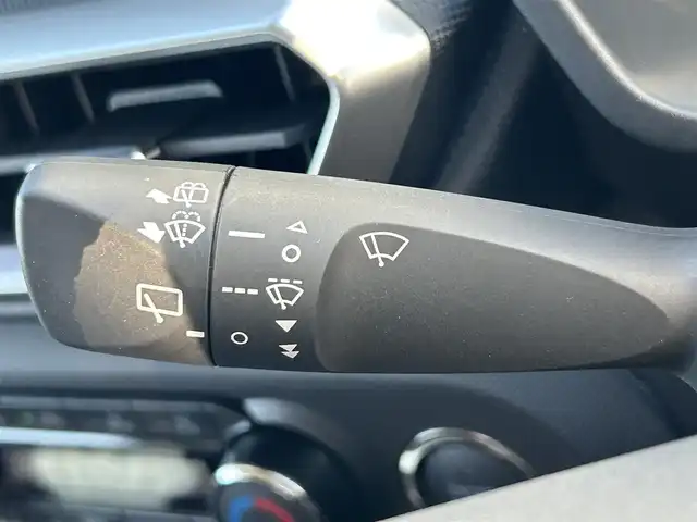 トヨタ ライズ Z 熊本県 2023(令5)年 1.3万km ナチュラルベージュマイカM 社外ナビ（CN-HA01WD）/・AM/FM/CD/DVD/SD/iPod/BT/・フルセグTV/バックカメラ/先行車発進お知らせ機能/車線逸脱警報/ステアリングアシスト/標識認識機能/横滑り防止機能/ふらつき警報/前後コーナーセンサー/レーダークルーズコントロール/革巻きステアリング/・ステアリングリモコン/オートライト/・LEDライト/・フォグランプ/D/N席シートヒーター/前後ドライブレコーダー（TZ-D205W）/電動サイドブレーキ/・ホールドボタン/電動格納ミラー/・ウィンカーミラー/純正フロアマット/純正アルミホイール/スマートキー/・スペアキー