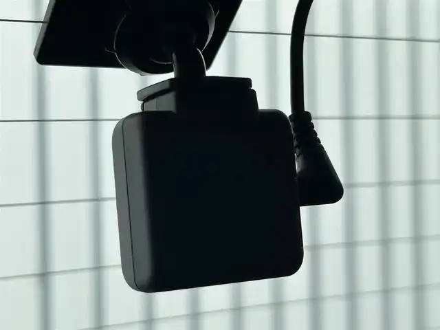 トヨタ ライズ Z 熊本県 2023(令5)年 1.3万km ナチュラルベージュマイカM 社外ナビ（CN-HA01WD）/・AM/FM/CD/DVD/SD/iPod/BT/・フルセグTV/バックカメラ/先行車発進お知らせ機能/車線逸脱警報/ステアリングアシスト/標識認識機能/横滑り防止機能/ふらつき警報/前後コーナーセンサー/レーダークルーズコントロール/革巻きステアリング/・ステアリングリモコン/オートライト/・LEDライト/・フォグランプ/D/N席シートヒーター/前後ドライブレコーダー（TZ-D205W）/電動サイドブレーキ/・ホールドボタン/電動格納ミラー/・ウィンカーミラー/純正フロアマット/純正アルミホイール/スマートキー/・スペアキー