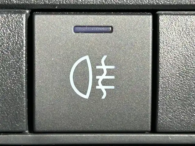 トヨタ ライズ Z 熊本県 2023(令5)年 1.3万km ナチュラルベージュマイカM 社外ナビ（CN-HA01WD）/・AM/FM/CD/DVD/SD/iPod/BT/・フルセグTV/バックカメラ/先行車発進お知らせ機能/車線逸脱警報/ステアリングアシスト/標識認識機能/横滑り防止機能/ふらつき警報/前後コーナーセンサー/レーダークルーズコントロール/革巻きステアリング/・ステアリングリモコン/オートライト/・LEDライト/・フォグランプ/D/N席シートヒーター/前後ドライブレコーダー（TZ-D205W）/電動サイドブレーキ/・ホールドボタン/電動格納ミラー/・ウィンカーミラー/純正フロアマット/純正アルミホイール/スマートキー/・スペアキー