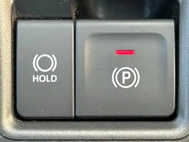 トヨタ ライズ Z 熊本県 2023(令5)年 1.3万km ナチュラルベージュマイカM 社外ナビ（CN-HA01WD）/・AM/FM/CD/DVD/SD/iPod/BT/・フルセグTV/バックカメラ/先行車発進お知らせ機能/車線逸脱警報/ステアリングアシスト/標識認識機能/横滑り防止機能/ふらつき警報/前後コーナーセンサー/レーダークルーズコントロール/革巻きステアリング/・ステアリングリモコン/オートライト/・LEDライト/・フォグランプ/D/N席シートヒーター/前後ドライブレコーダー（TZ-D205W）/電動サイドブレーキ/・ホールドボタン/電動格納ミラー/・ウィンカーミラー/純正フロアマット/純正アルミホイール/スマートキー/・スペアキー