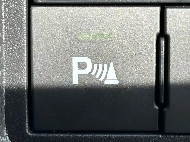 トヨタ ライズ Z 熊本県 2023(令5)年 1.3万km ナチュラルベージュマイカM 社外ナビ（CN-HA01WD）/・AM/FM/CD/DVD/SD/iPod/BT/・フルセグTV/バックカメラ/先行車発進お知らせ機能/車線逸脱警報/ステアリングアシスト/標識認識機能/横滑り防止機能/ふらつき警報/前後コーナーセンサー/レーダークルーズコントロール/革巻きステアリング/・ステアリングリモコン/オートライト/・LEDライト/・フォグランプ/D/N席シートヒーター/前後ドライブレコーダー（TZ-D205W）/電動サイドブレーキ/・ホールドボタン/電動格納ミラー/・ウィンカーミラー/純正フロアマット/純正アルミホイール/スマートキー/・スペアキー