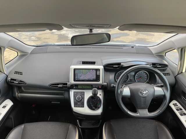 トヨタ ウィッシュ 1．8S モノトーン 道央・札幌 2014(平26)年 12.6万km ホワイトパールクリスタルシャイン ４WD/寒冷地仕様/社外SDナビ/CD/DVD/BT/フルセグ/横滑り防止装置/センターデフロック/バックカメラ/ビルトインETC/ワイパーデアイサー/ECOMODE/SPORTMODE/ハーフレザーシート/革巻きステアリング/パドルシフト/MTモード付AT/プッシュスタート/スマートキー/HIDヘッドライト/オートライト/フォグランプ/電動格納ミラー/ウィンカーミラー/純正フロアマット/ドアバイザー/スペアキー/純正AW付冬タイヤ積込/195/65/R15/2023年/山8mm