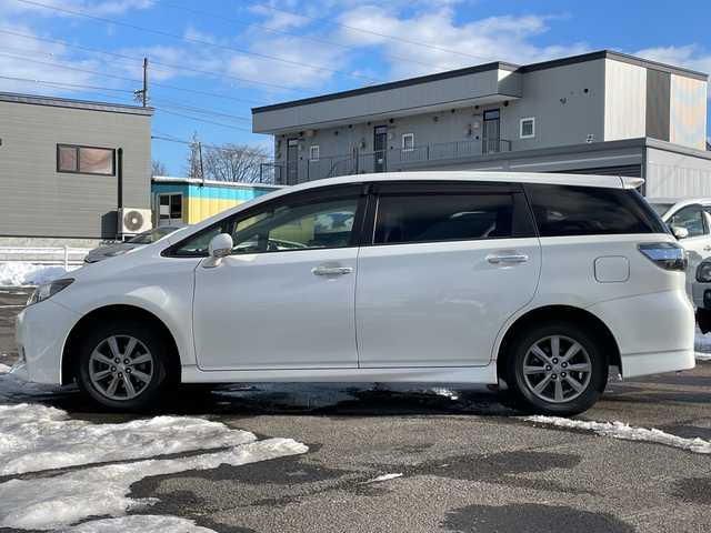 トヨタ ウィッシュ 1．8S モノトーン 道央・札幌 2014(平26)年 12.6万km ホワイトパールクリスタルシャイン ４WD/寒冷地仕様/社外SDナビ/CD/DVD/BT/フルセグ/横滑り防止装置/センターデフロック/バックカメラ/ビルトインETC/ワイパーデアイサー/ECOMODE/SPORTMODE/ハーフレザーシート/革巻きステアリング/パドルシフト/MTモード付AT/プッシュスタート/スマートキー/HIDヘッドライト/オートライト/フォグランプ/電動格納ミラー/ウィンカーミラー/純正フロアマット/ドアバイザー/スペアキー/純正AW付冬タイヤ積込/195/65/R15/2023年/山8mm