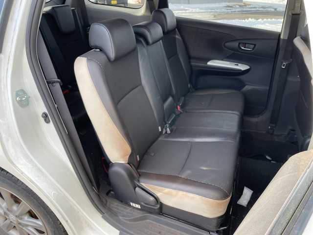 トヨタ ウィッシュ 1．8S モノトーン 道央・札幌 2014(平26)年 12.6万km ホワイトパールクリスタルシャイン ４WD/寒冷地仕様/社外SDナビ/CD/DVD/BT/フルセグ/横滑り防止装置/センターデフロック/バックカメラ/ビルトインETC/ワイパーデアイサー/ECOMODE/SPORTMODE/ハーフレザーシート/革巻きステアリング/パドルシフト/MTモード付AT/プッシュスタート/スマートキー/HIDヘッドライト/オートライト/フォグランプ/電動格納ミラー/ウィンカーミラー/純正フロアマット/ドアバイザー/スペアキー/純正AW付冬タイヤ積込/195/65/R15/2023年/山8mm