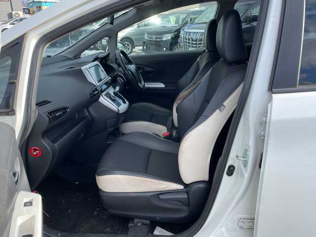 トヨタ ウィッシュ 1．8S モノトーン 道央・札幌 2014(平26)年 12.6万km ホワイトパールクリスタルシャイン ４WD/寒冷地仕様/社外SDナビ/CD/DVD/BT/フルセグ/横滑り防止装置/センターデフロック/バックカメラ/ビルトインETC/ワイパーデアイサー/ECOMODE/SPORTMODE/ハーフレザーシート/革巻きステアリング/パドルシフト/MTモード付AT/プッシュスタート/スマートキー/HIDヘッドライト/オートライト/フォグランプ/電動格納ミラー/ウィンカーミラー/純正フロアマット/ドアバイザー/スペアキー/純正AW付冬タイヤ積込/195/65/R15/2023年/山8mm