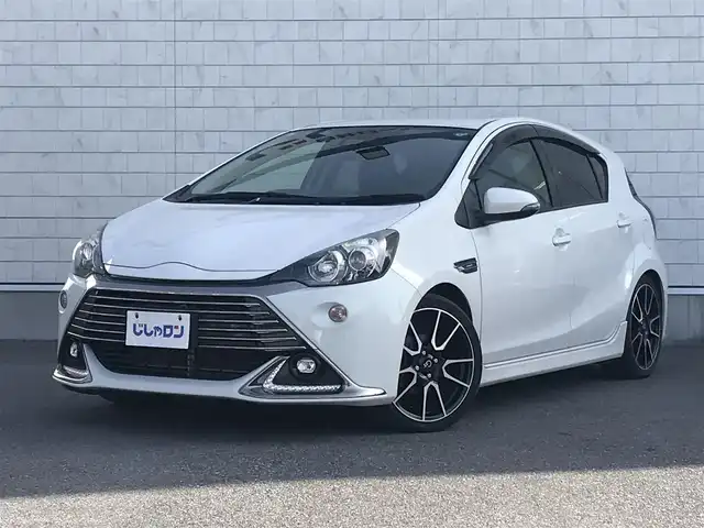 トヨタ アクア G G’s 栃木県 2017(平29)年 8.4万km ライムホワイトパールクリスタルシャイン (株)IDOMが運営する【じしゃロン小山店】の自社ローン対象車両になります。こちらは現金ご利用時の価格です。/自社ローンご希望の方は別途その旨お申付け下さい。//ワンオーナー/禁煙車/社外フルセグナビ/（CD/DVD/AM/FMラジオ）/(Bluetooth)/スマートキー/プッシュスタート/バックカメラ/ＥＴＣ/クルーズコントロール/プリクラッシュセーフティ/車線逸脱警報/ステアリングリモコン/電動格納ドアミラー/パワーウインドウ/オートライト/オートマチックハイビーム/防眩ミラー